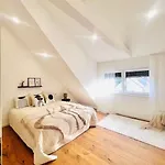 Modernes Wohnerlebnis In Kernsanierte 3-zimmer-wohnung Apartmán