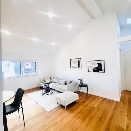 Modernes Wohnerlebnis In Kernsanierte 3-zimmer-wohnung Apartment