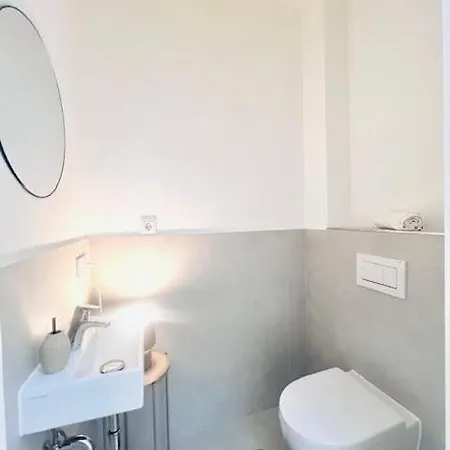 Modernes Wohnerlebnis In Kernsanierte 3-zimmer-wohnung