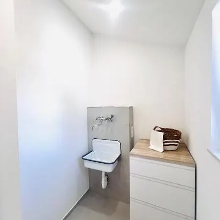 Modernes Wohnerlebnis In Kernsanierte 3-zimmer-wohnung Apartment