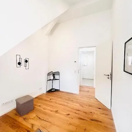 Modernes Wohnerlebnis In Kernsanierte 3-zimmer-wohnung Apartment *