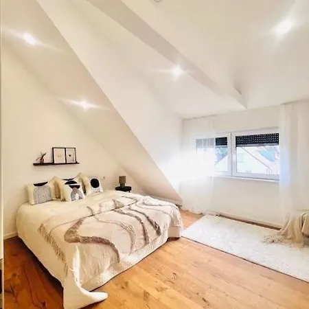 Modernes Wohnerlebnis In Kernsanierte 3-zimmer-wohnung Apartment