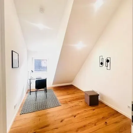 Apartment Modernes Wohnerlebnis In Kernsanierte 3-zimmer-wohnung