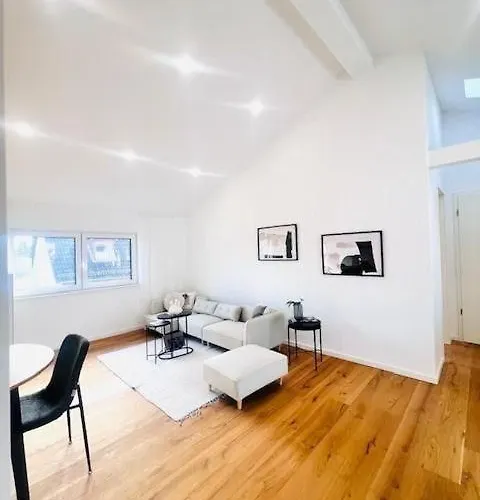 Modernes Wohnerlebnis In Kernsanierte 3-zimmer-wohnung Apartment