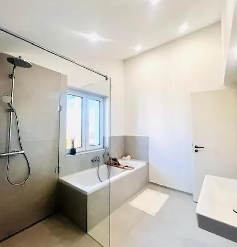 Modernes Wohnerlebnis In Kernsanierte 3-zimmer-wohnung Apartamento *