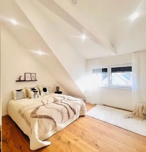 Modernes Wohnerlebnis In Kernsanierte 3-zimmer-wohnung Apartment